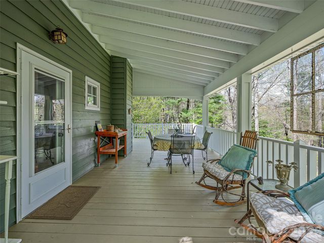 18 Thousand Oaks Boulevard, Fairview, NC 28730