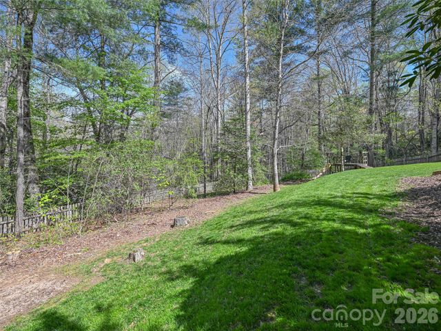 18 Thousand Oaks Boulevard, Fairview, NC 28730