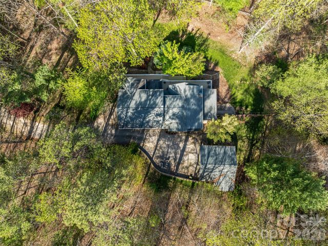 18 Thousand Oaks Boulevard, Fairview, NC 28730