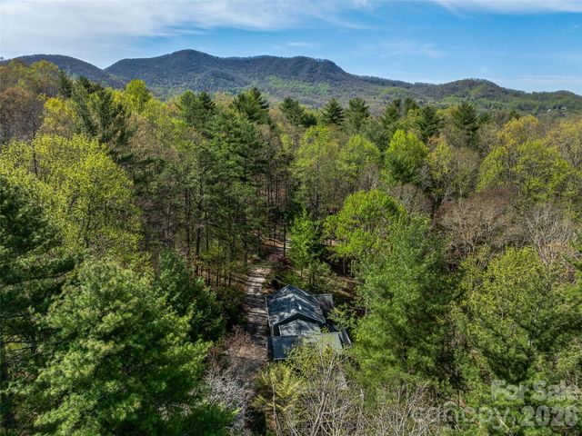 18 Thousand Oaks Boulevard, Fairview, NC 28730