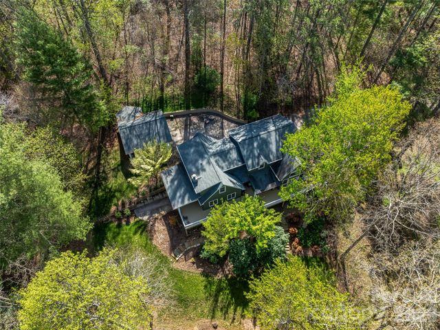 18 Thousand Oaks Boulevard, Fairview, NC 28730