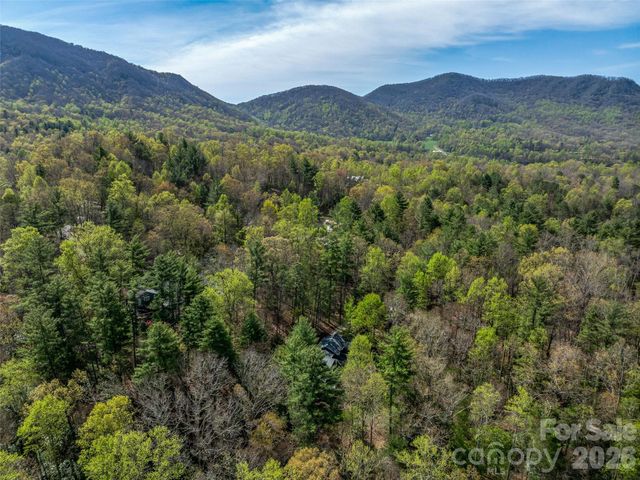 18 Thousand Oaks Boulevard, Fairview, NC 28730