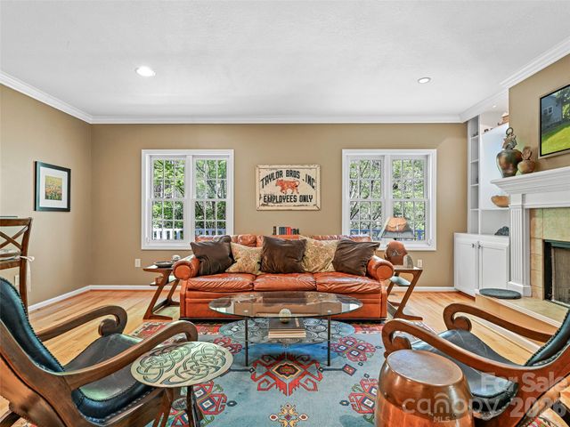 18 Thousand Oaks Boulevard, Fairview, NC 28730