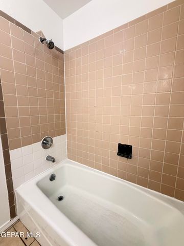 3911 Moonlight Avenue, El Paso, TX 79904