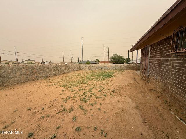 3911 Moonlight Avenue, El Paso, TX 79904