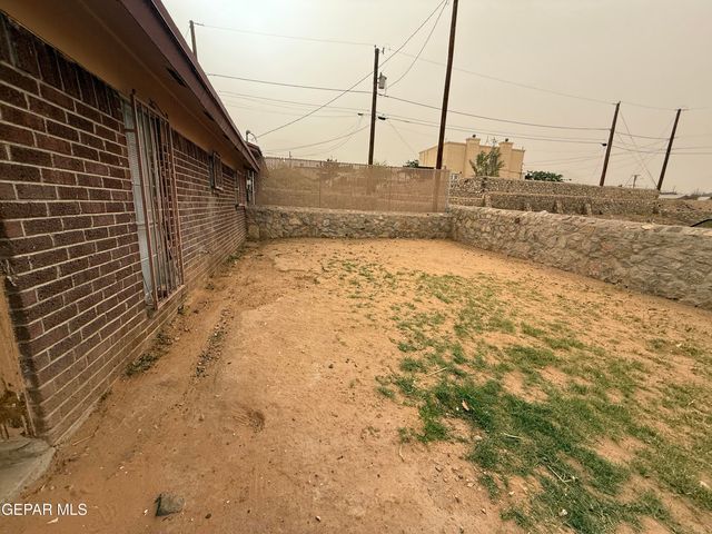 3911 Moonlight Avenue, El Paso, TX 79904