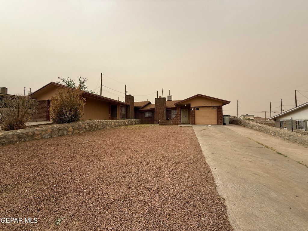 3911 Moonlight Avenue, El Paso, TX 79904