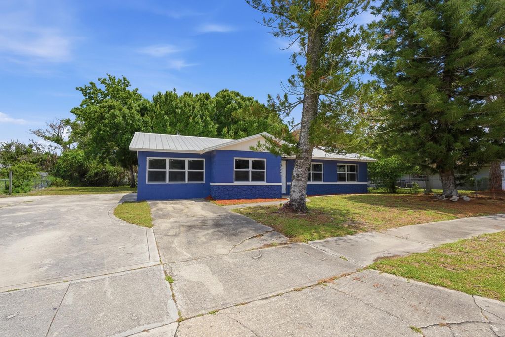 3000 Langston Drive, Fort Pierce, FL 34946