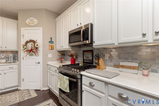 6800 Dales Pony Dr, Moseley, VA 23120