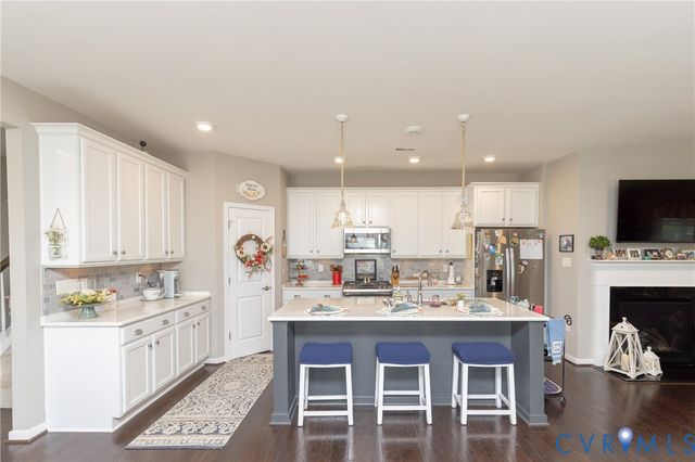 6800 Dales Pony Dr, Moseley, VA 23120