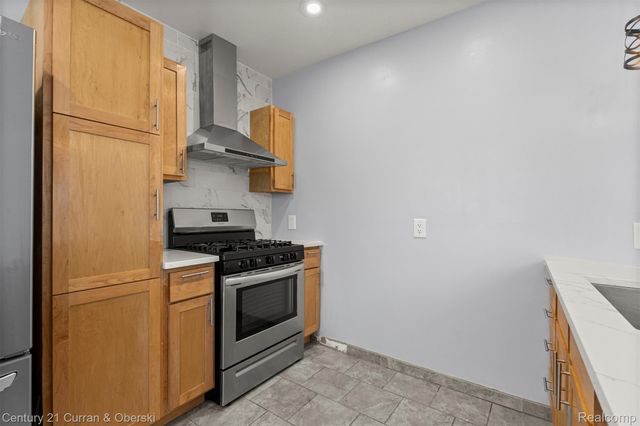 4913 Middlesex Street, Dearborn, MI 48126