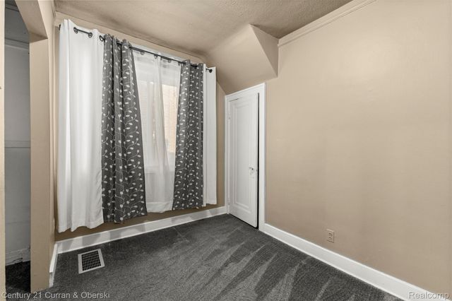 4913 Middlesex Street, Dearborn, MI 48126