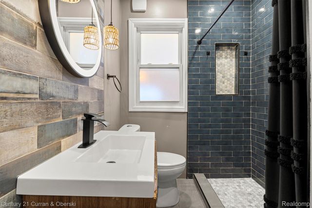 4913 Middlesex Street, Dearborn, MI 48126