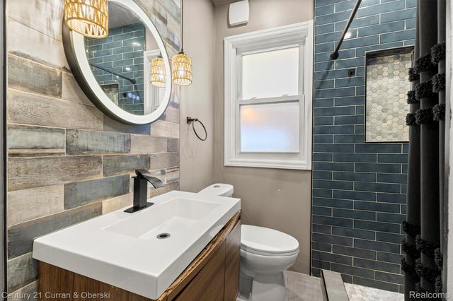 4913 Middlesex Street, Dearborn, MI 48126