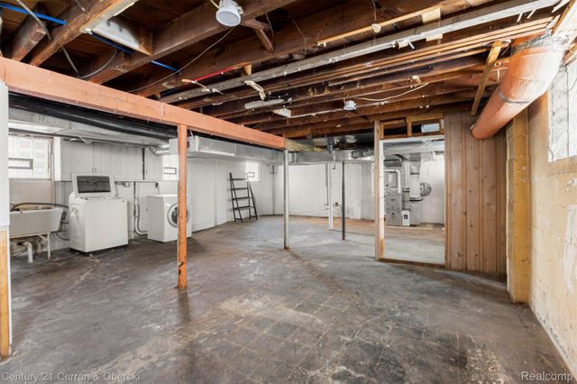 4913 Middlesex Street, Dearborn, MI 48126