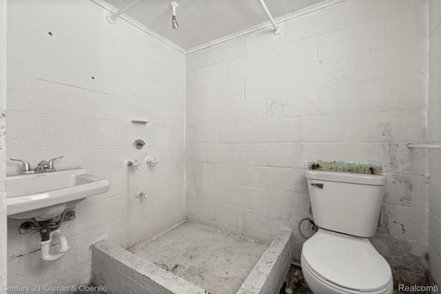 4913 Middlesex Street, Dearborn, MI 48126