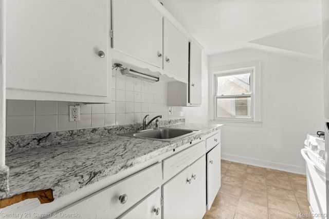 4913 Middlesex Street, Dearborn, MI 48126