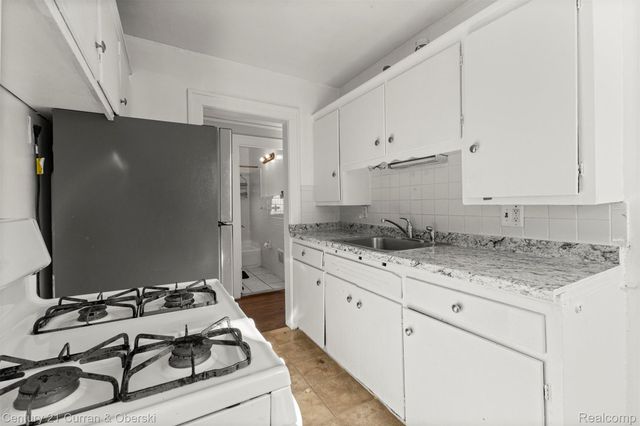 4913 Middlesex Street, Dearborn, MI 48126