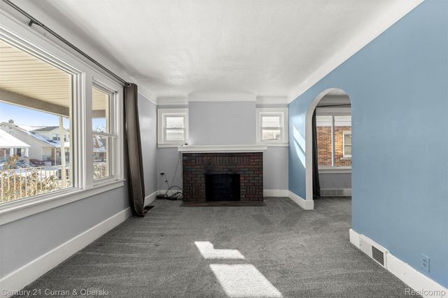 4913 Middlesex Street, Dearborn, MI 48126