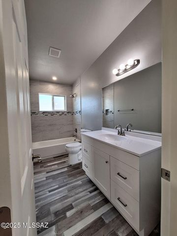 6932 E 4th Street, Tucson, AZ 85710