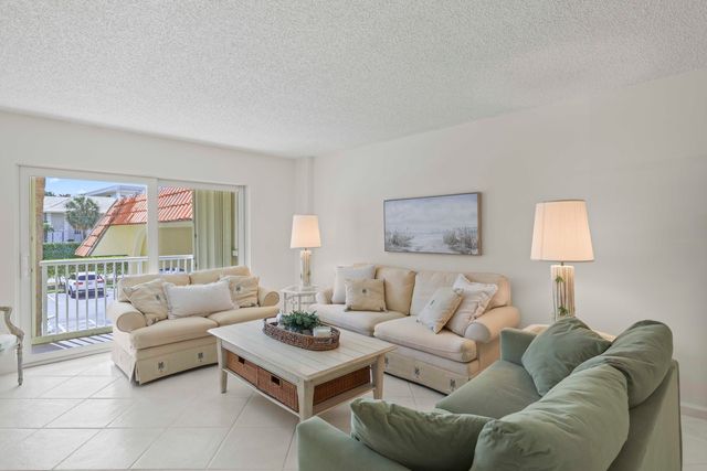 951 De Soto Road 232, Boca Raton, FL 33432