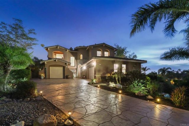 3727 Vista Rim Place, Vista, CA 92084