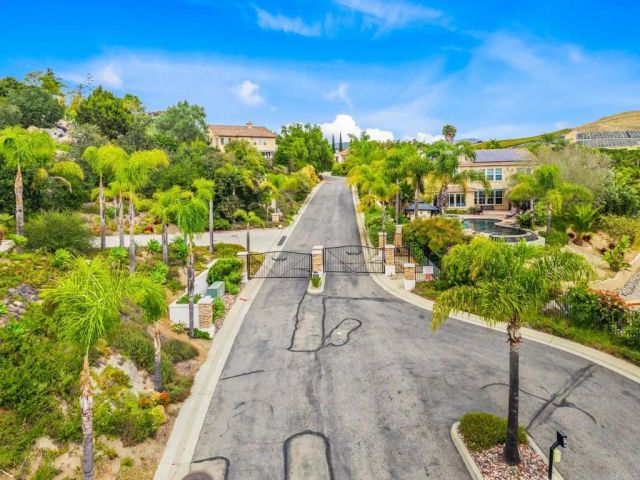 3727 Vista Rim Place, Vista, CA 92084
