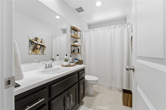 43947 Sondi, Lancaster, CA 93536