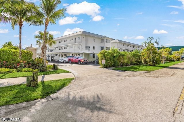 1100 8th AVE S 205A, Naples, FL 34102