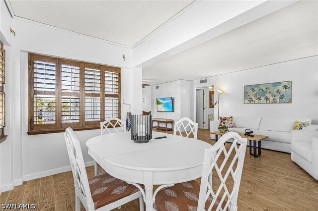 1100 8th AVE S 205A, Naples, FL 34102