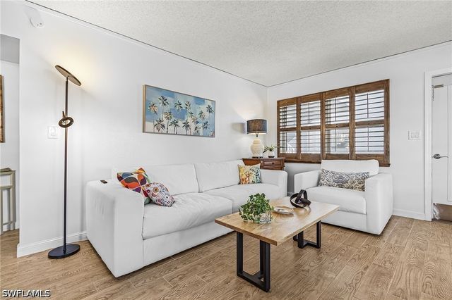 1100 8th AVE S 205A, Naples, FL 34102
