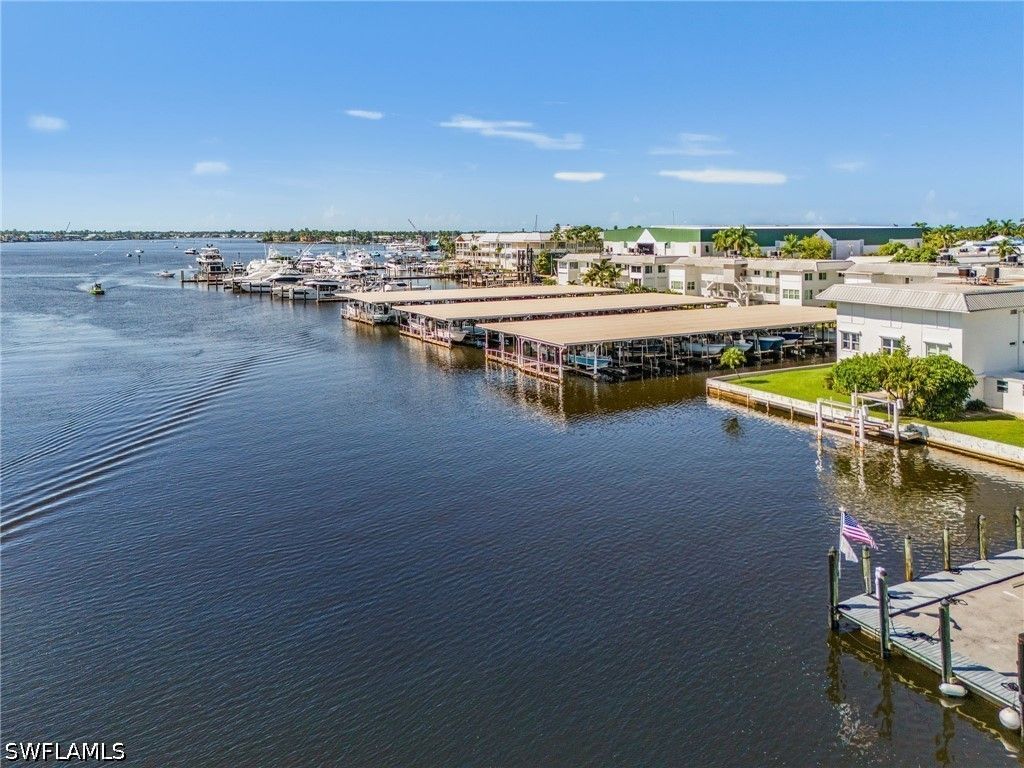 1100 8th AVE S 205A, Naples, FL 34102