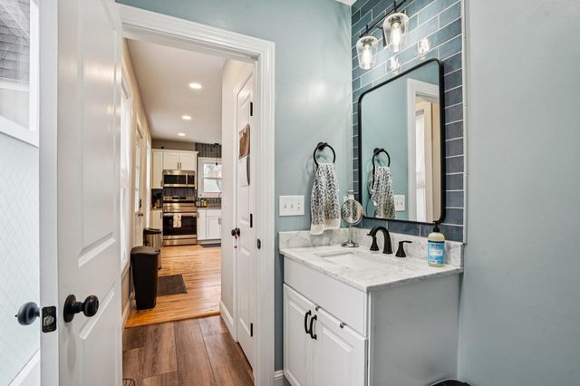 7 Hadley Road, Merrimack, NH 03054