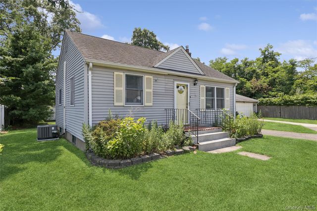 8 Beecher Avenue, East Islip, NY 11730