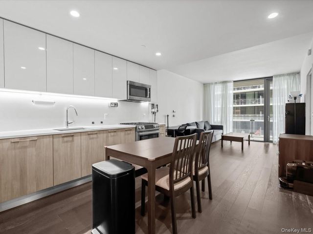 13103 40th Road 11D, Flushing, NY 11354