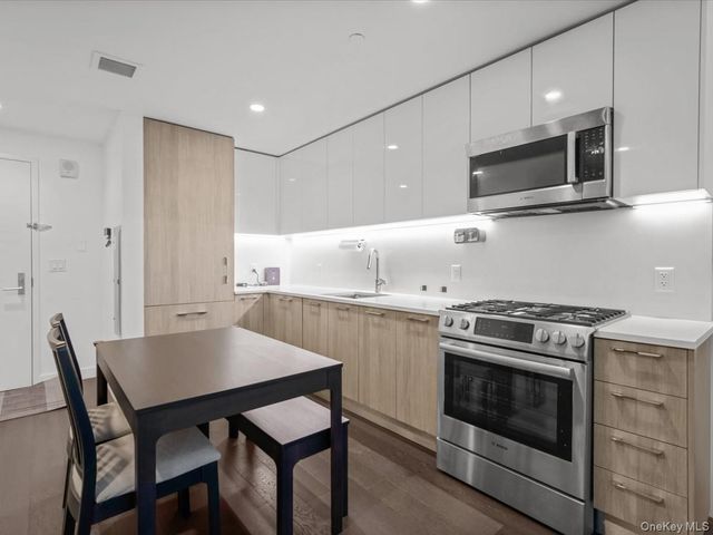 13103 40th Road 11D, Flushing, NY 11354