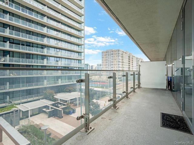 13103 40th Road 11D, Flushing, NY 11354