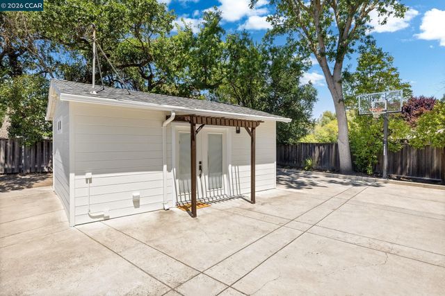 2760 Walnut Blvd, Walnut Creek, CA 94596