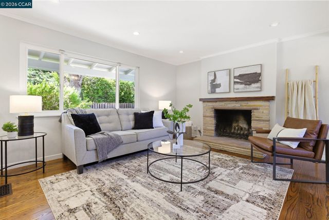 2760 Walnut Blvd, Walnut Creek, CA 94596