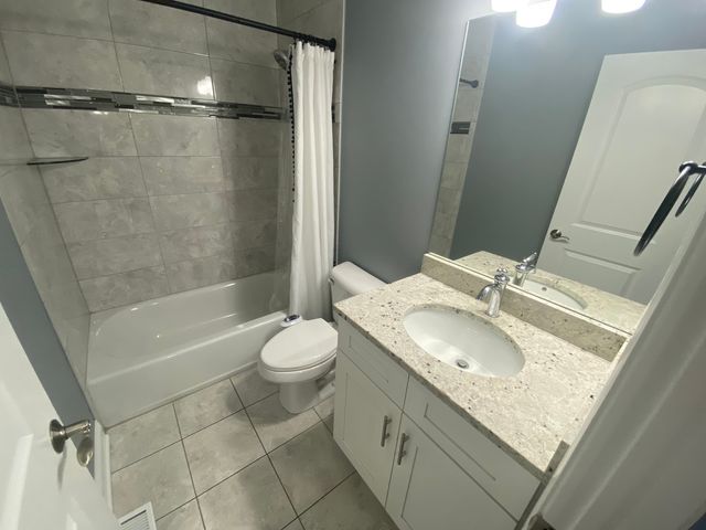 7009 W Crandall Avenue, Worth, IL 60482