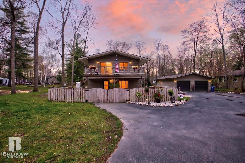 3596 E Jane Drive, Midland, MI 48642