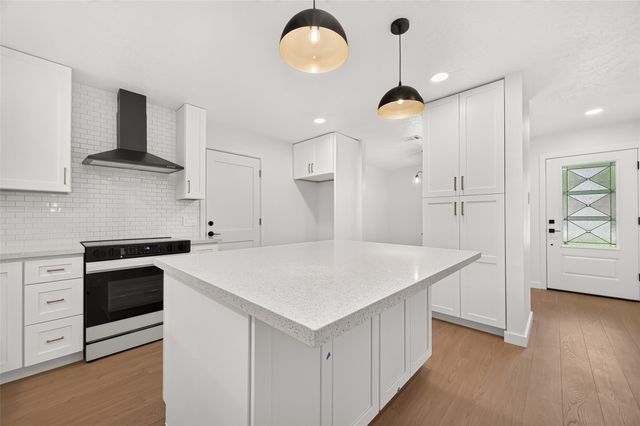 61 W Wavy Oak Circle, Spring, TX 77381