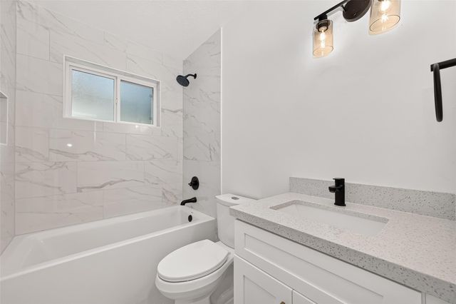 61 W Wavy Oak Circle, Spring, TX 77381