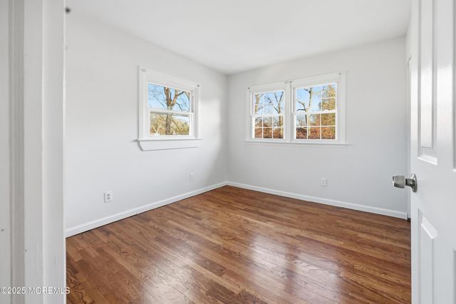 19 Oak Ridge Parkway, Toms River, NJ 08755