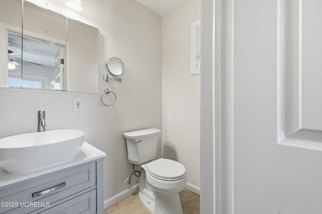 19 Oak Ridge Parkway, Toms River, NJ 08755