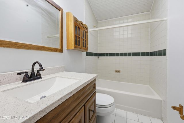 19 Oak Ridge Parkway, Toms River, NJ 08755