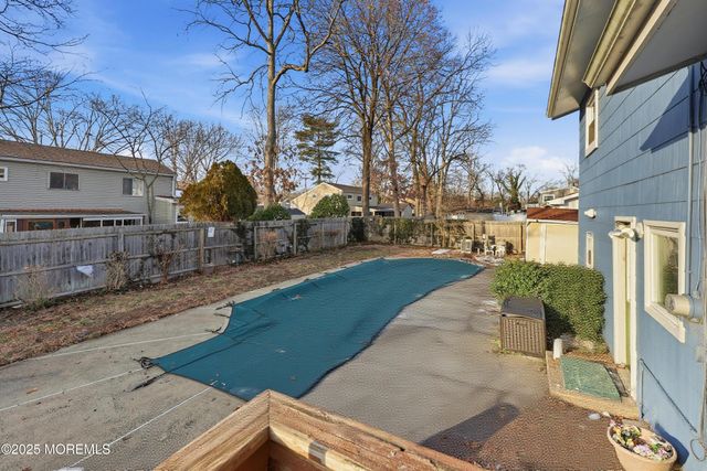 19 Oak Ridge Parkway, Toms River, NJ 08755