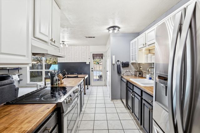 6809 Newcastle Place, North Richland Hills, TX 76182