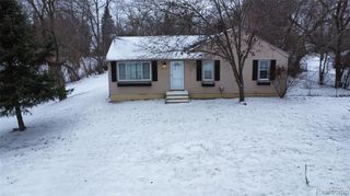 2719 Deland Road, Waterford, MI 48329