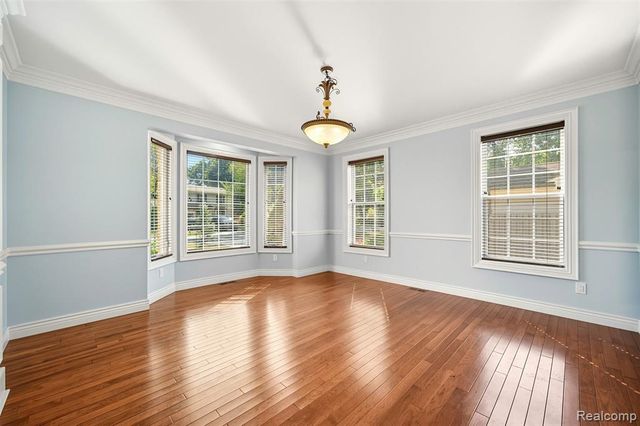 33528 Rhonswood Street, Farmington Hills, MI 48335